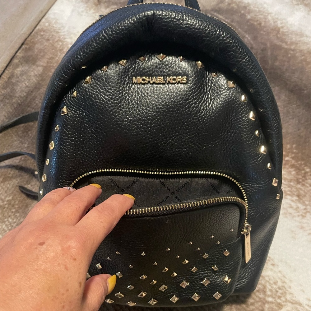Michael kors black leather backpack , medium size , not demaged